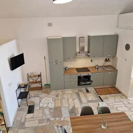 Cisterna - Loft Con Giardino Apartmán